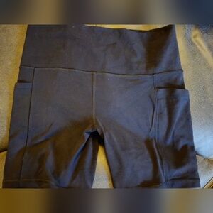 Athleta Sun Salutation II Stash Pocket Shorts M